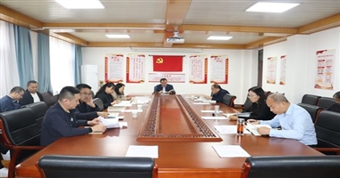 我校召开2025年校委理论学习中心组第十三次会议